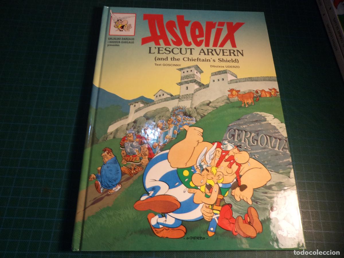 C&oacute;mics: Asterix. L'escut arvern (and the chieftain's shield). Grijalbo. En catal&aacute;n e ingles.