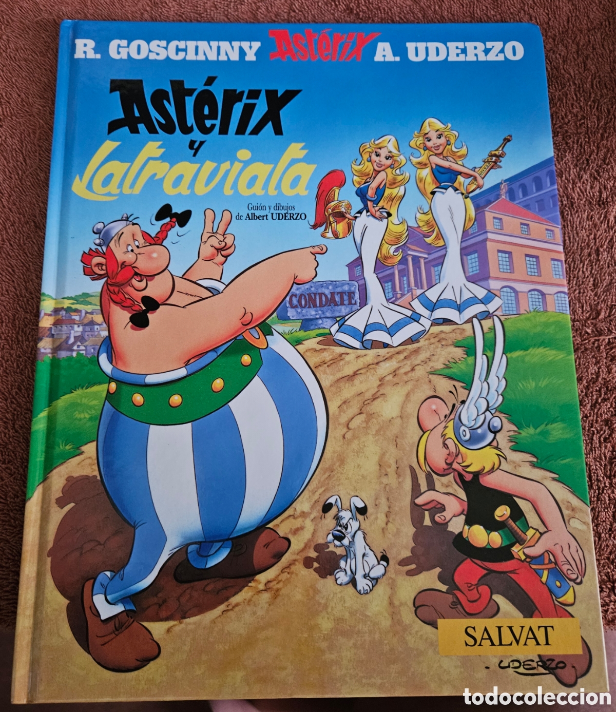 C&oacute;mics: C&oacute;mic Ast&eacute;rix y Latraviata - 1&ordf; Edici&oacute;n Marzo 2001 (Salvat, Tapa Dura) | Precio Pesetas (1.410 pts).