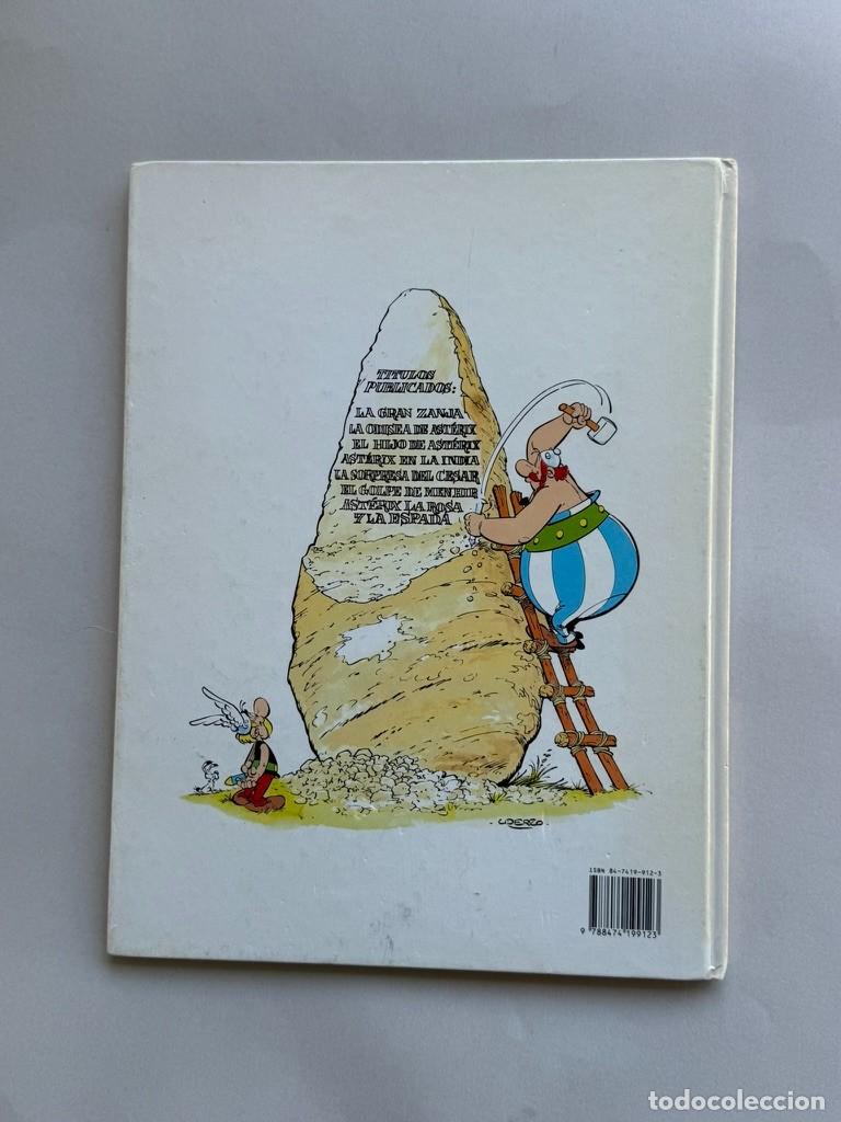 C&oacute;mics: C&oacute;mic Ast&eacute;rix La Rosa y La Espada. Texto e ilustraciones de Uderzo. - Foto 3
