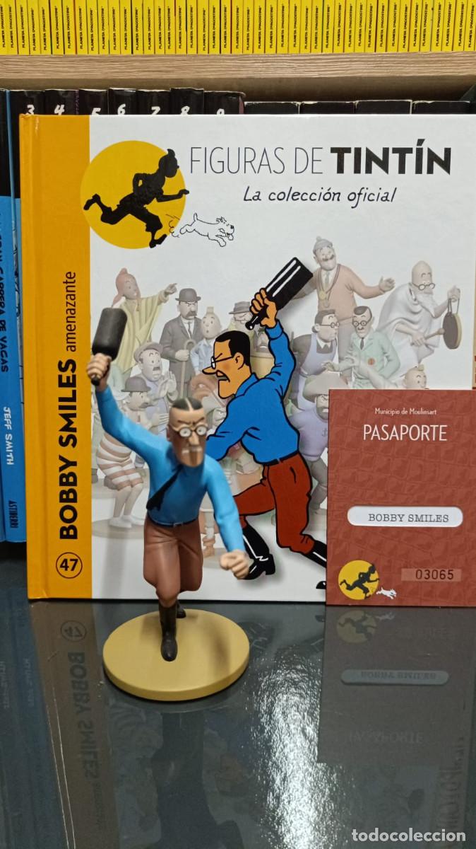 C&oacute;mics: Figura Tint&iacute;n Bobby Smiles amenazante + libro + pasaporte