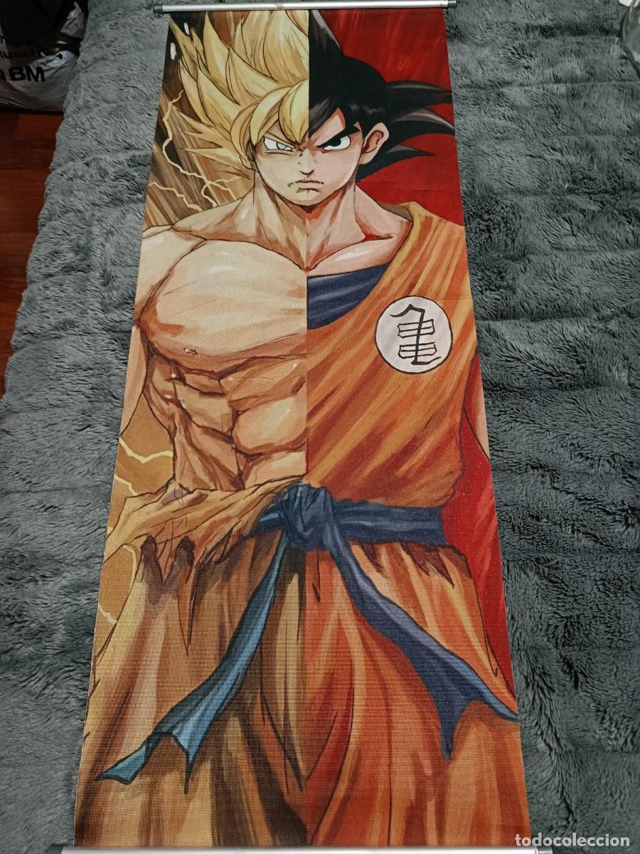 C&oacute;mics: POSTER DE GOKU DE TELA ENROLLABLE