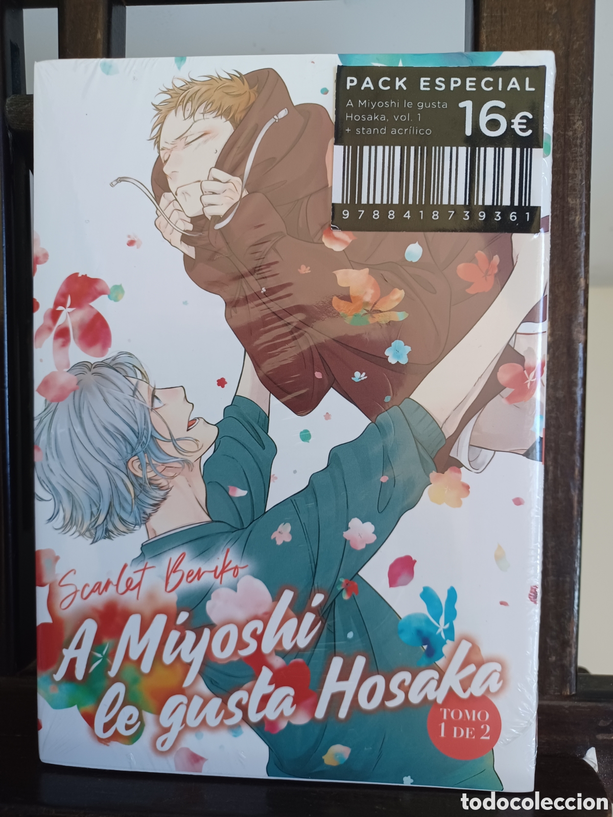 C&oacute;mics: A Miyoshi le gusta Hosaka 1 de 2 Edici&oacute;n especial + stand acr&iacute;lico/ Scarlet Beriko/ NUEVO PRECINTADO