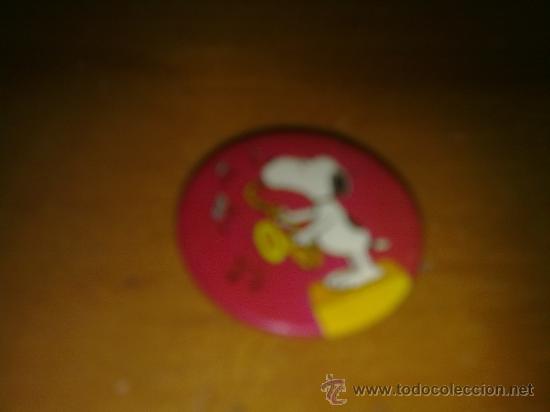 C&oacute;mics: CHAPA PIN ALFILER SNOOPY TOCANDO EL SAXOFON - Foto 1