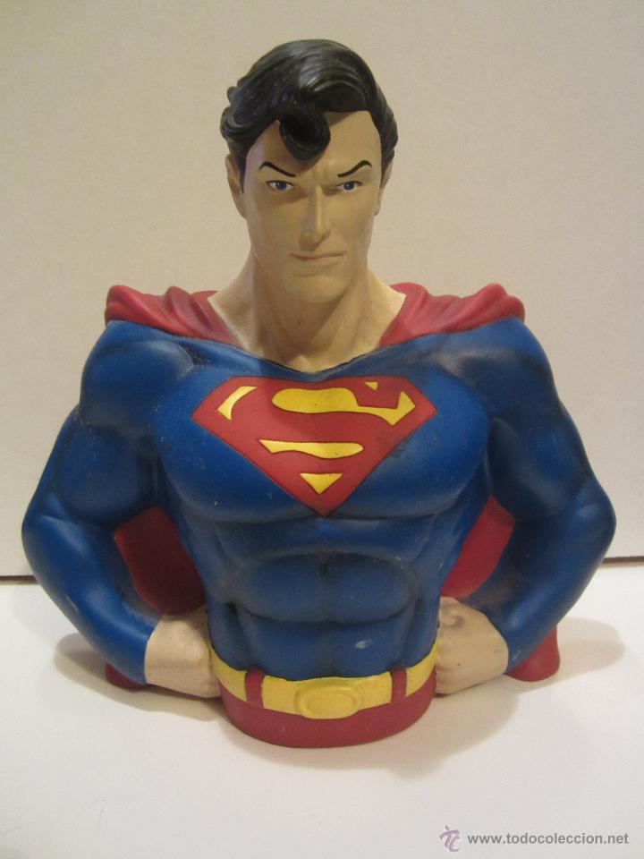 C&oacute;mics: HUCHA PVC SUPERMAN 20 CM. - Foto 1
