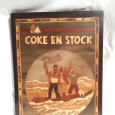 Cómics: COKE EN STOCK TINTIN CUADRO MARQUETERIA DE MADERA PORTADA CÓMIC AÑOS 60. Lote 320702968