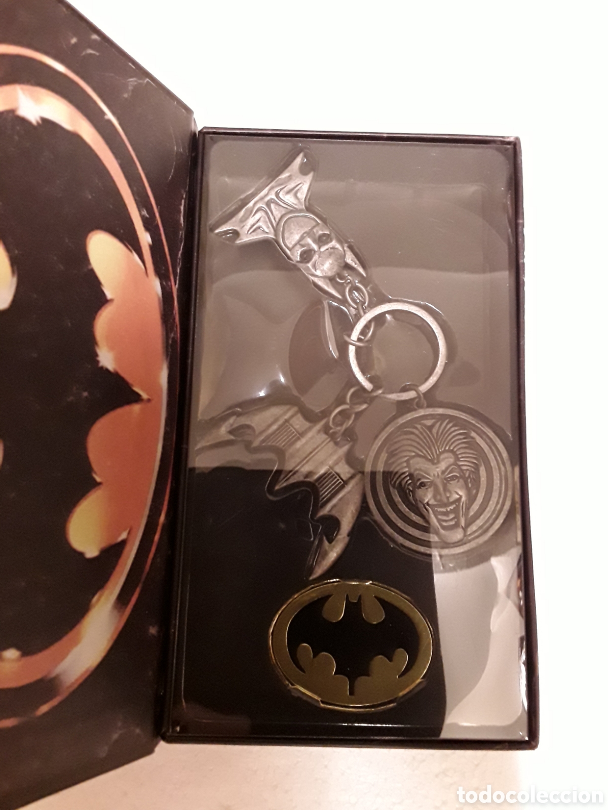 C&oacute;mics: Pack Batman 1989 Llavero y Pin - Foto 2