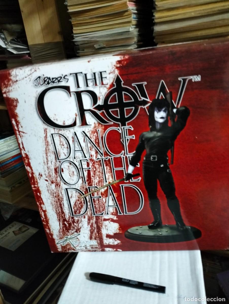 Comics: The CROW : RED NIGHTS ( FIGURA LIMITADA 250 COPIAS) 37 X 36 X 14 cmts DRAGONFLY