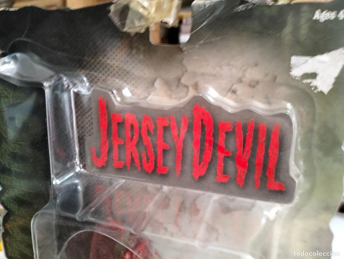 C&oacute;mics: JERSEY DEVIL. &rdquo;Cryptozoology&rdquo; Mezco Toyz en 2003. - Foto 2