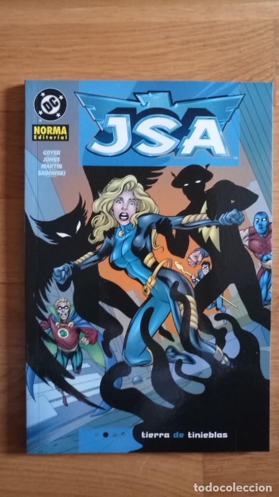 C&oacute;mics: JSA: Tomo 2. Tierra de Tinieblas - Foto 1