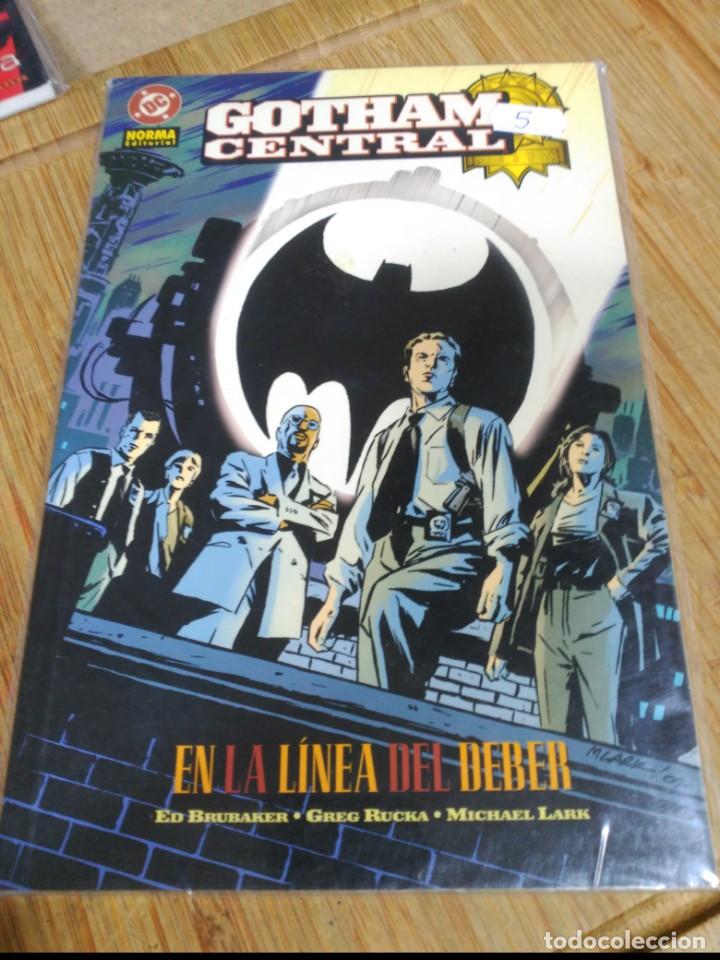 C&oacute;mics: Gothan Central - En la l&iacute;nea del deber. EXCELENTE ESTADO. - Foto 1
