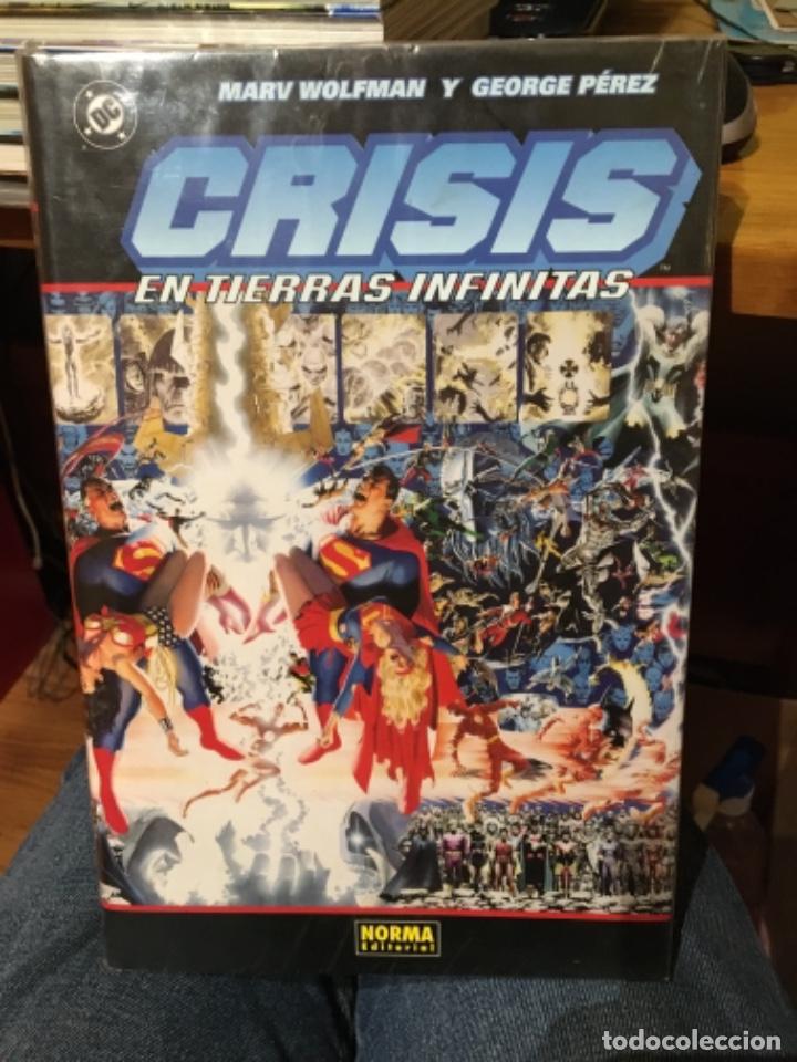C&oacute;mics: DC CRISIS EN TIERRAS INFINITAS - NORMA - Foto 1