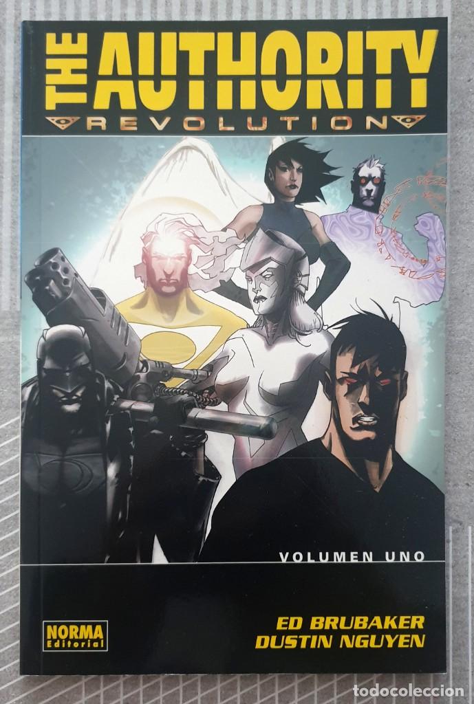 C&oacute;mics: THE AUTHORITY. REVOLUTION N&ordm; 1 de Ed Brubaker. Norma Editorial 2007 - Foto 1
