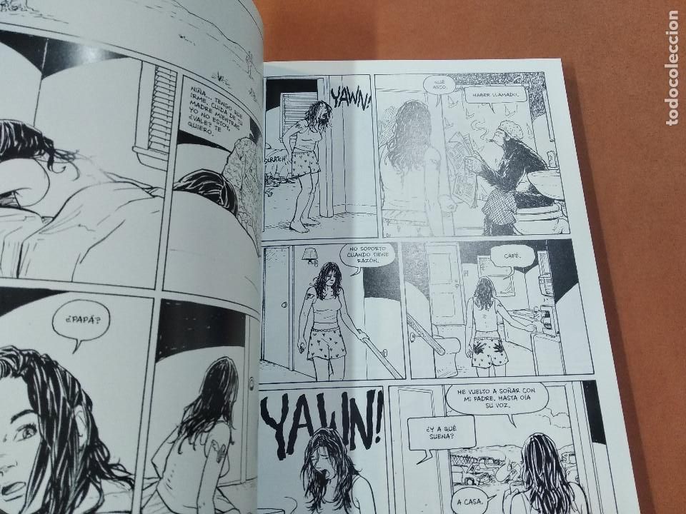 C&oacute;mics: Motor girl - Terry Moore - norma editorial - COB - Foto 2