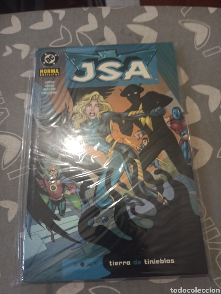 C&oacute;mics: JSA tierra de tinieblas norma - Foto 1