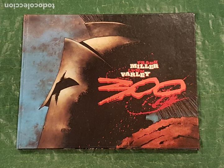 C&oacute;mics: 300, DE FRANK MILLER, LYNN VARLEY Ed.NORMA 2A.ED 2000 - Foto 1