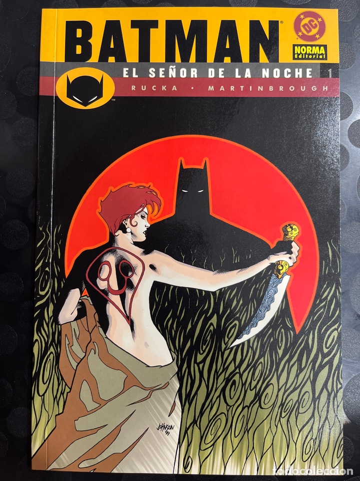 C&oacute;mics: BATMAN : EL SE&Ntilde;OR DE LA NOCHE N.1 EN HONOR A LOS CA&Iacute;DOS de GREG RUCKA DC C&Oacute;MICS ( 2002/2004 ) - Foto 1