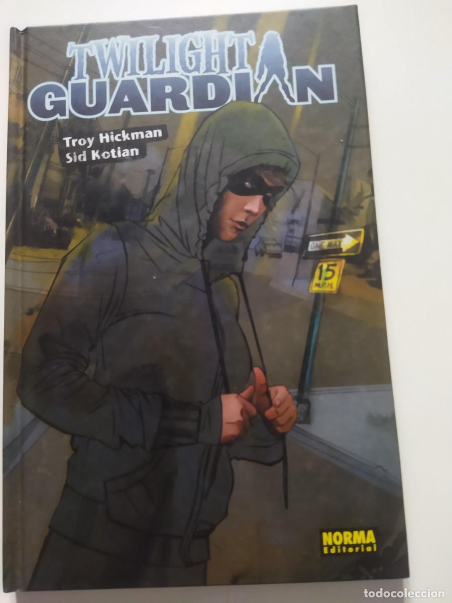 C&oacute;mics: TWILIGHT GUARDIAN. TROY HICKMAN, SID KOTIAN. - Foto 1