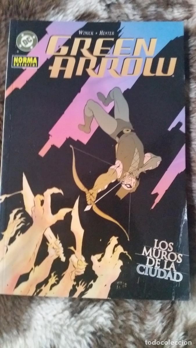 C&oacute;mics: GREEN ARROW: LOS MUROS DE LA CIUDAD - TOMO - NORMA - Foto 1