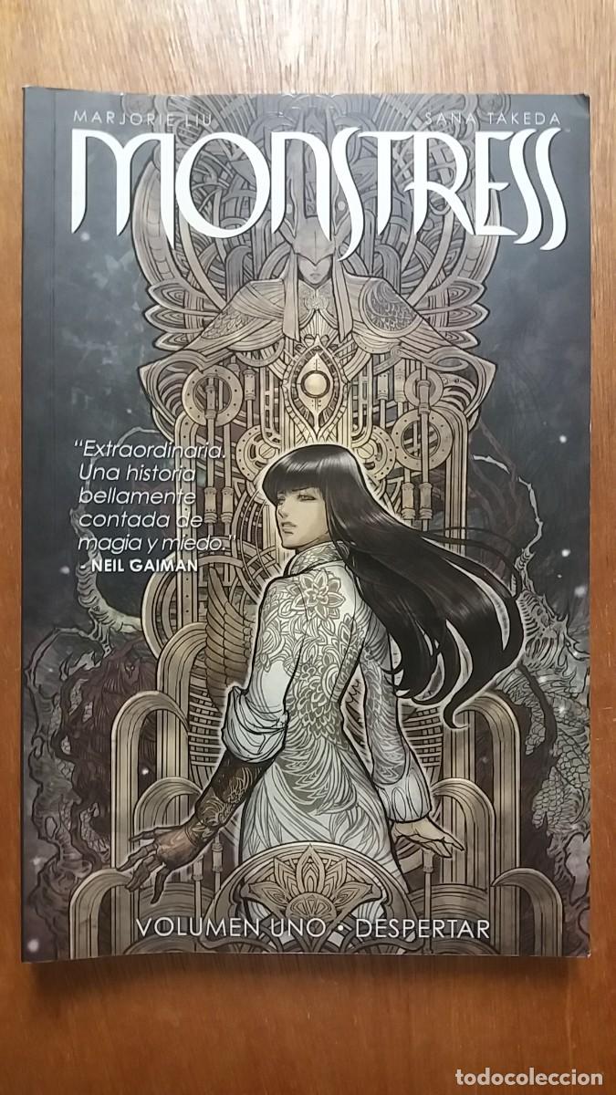 C&oacute;mics: MONSTRESS, VOLUMEN UNO, DESPERTAR, MARJORIE LIU, SANA TAKEDA, NORMA EDITORIAL, 1