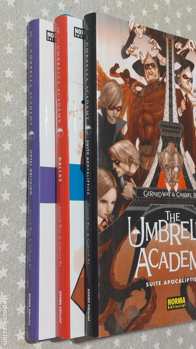 C&oacute;mics: THE UMBRELLA ACADEMY - LOTE DE LOS 3 COMICS CON LA HISTORIA COMPLETA - Foto 2