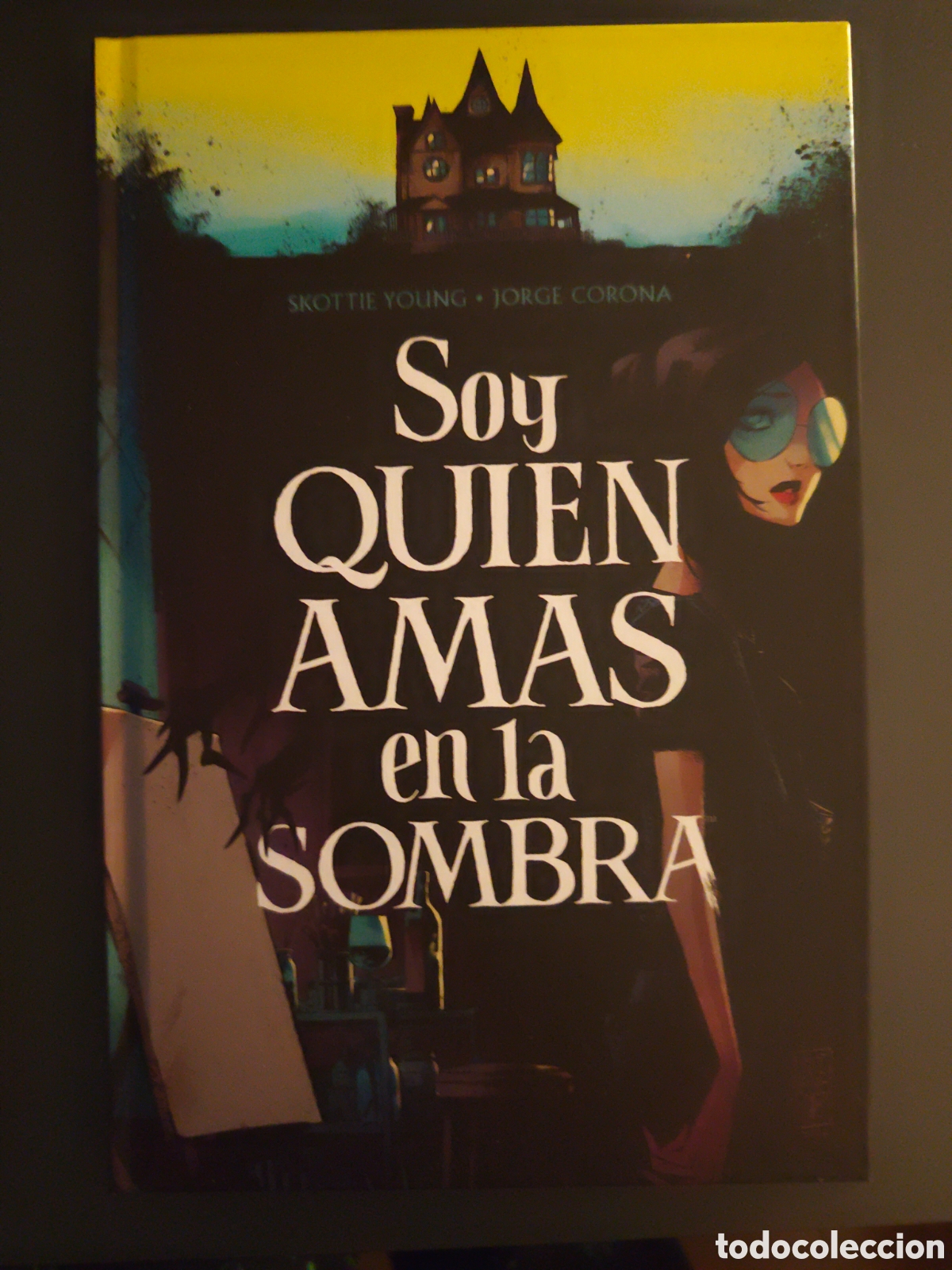 C&oacute;mics: Soy quien amas en la sombra. Young Corona