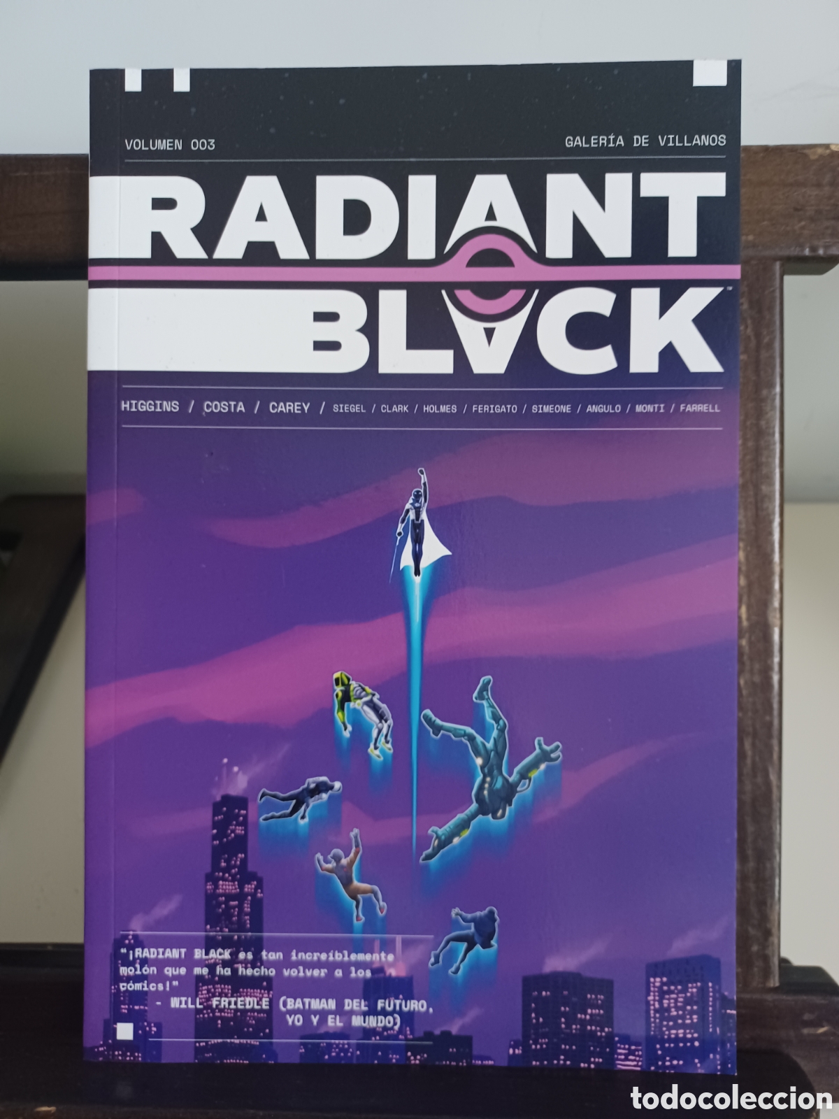 C&oacute;mics: Radiant Black 3 Galer&iacute;a de villanos/ Norma/ NUEVO A ESTRENAR