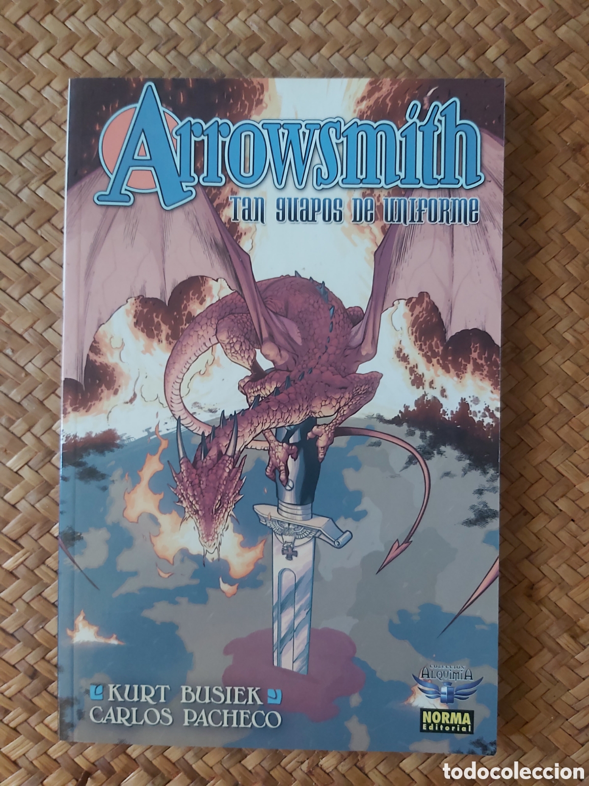 C&oacute;mics: ARROWSMITH: TEN GUAPOS DE UNIFORME. KURT BUSIEK Y CARLOS PACHECO. NORMA ED. 2008.