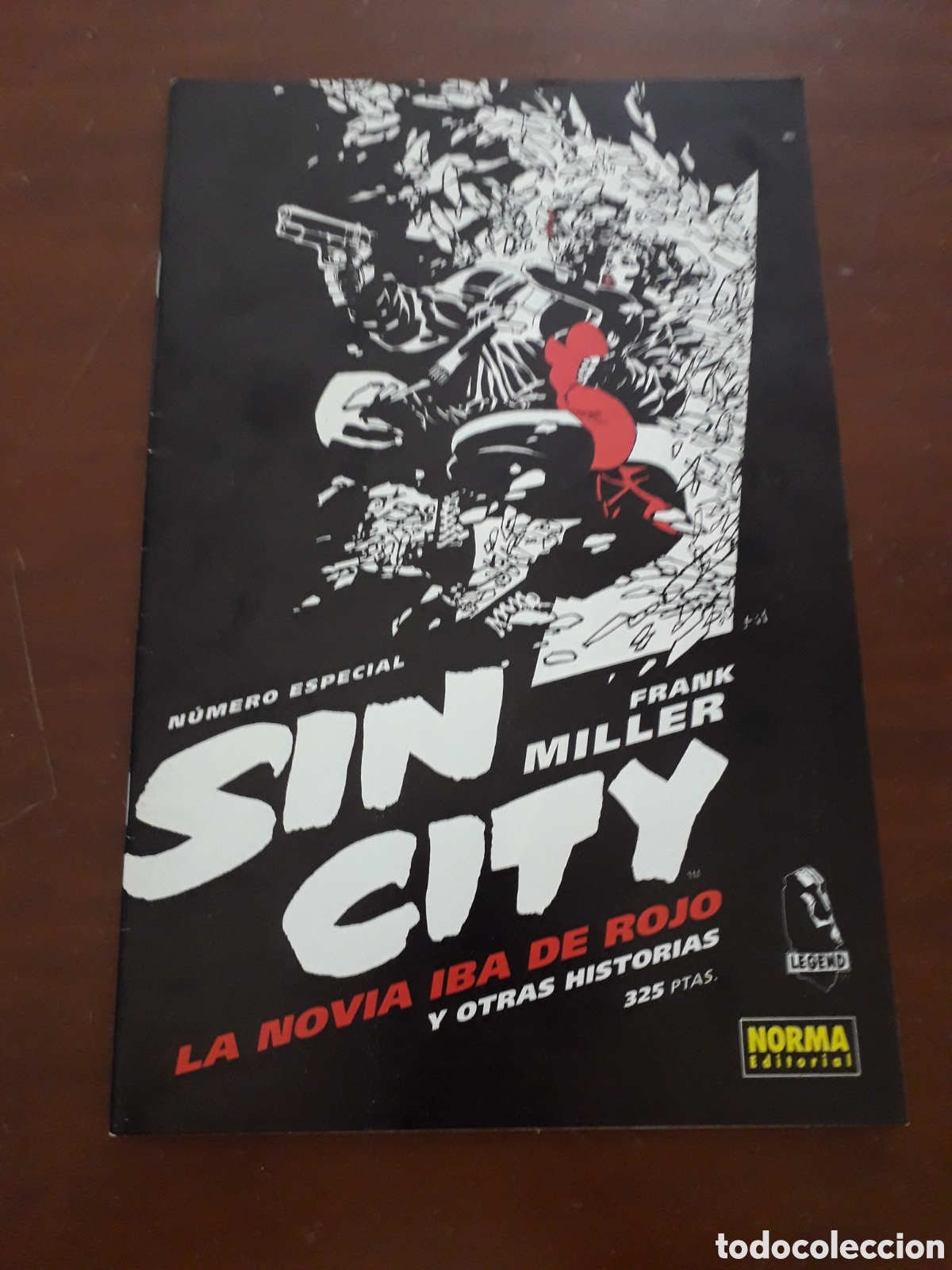 C&oacute;mics: SIN CITY. FRANK MILLER. LA NOVIA VEST&Iacute;A DE ROJO. EXCELENTE ESTADO