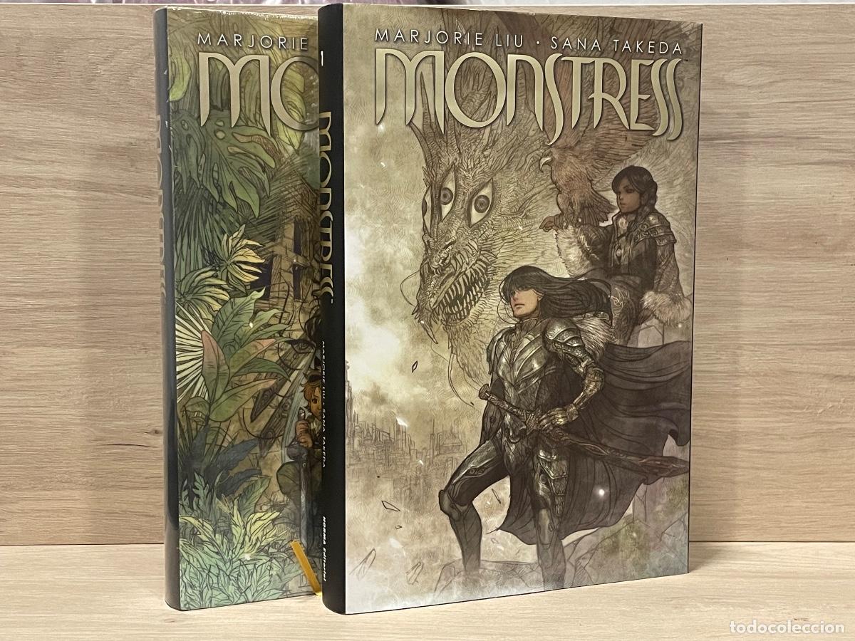 C&oacute;mics: Monstress. Edici&oacute;n de lujo / Completo 2 vol&uacute;menes / Marjorie Liu, Sana Takeda / Norma