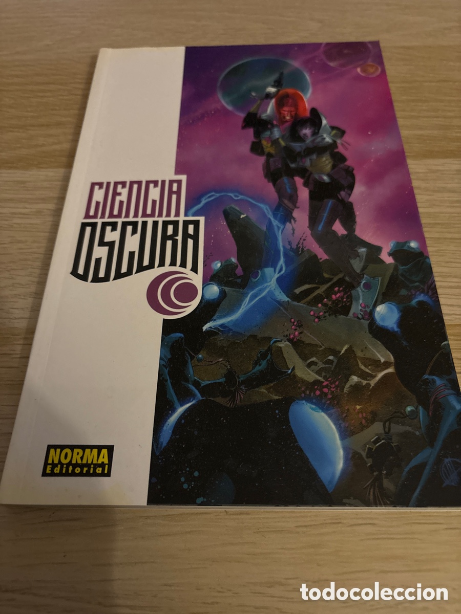 C&oacute;mics: Ciencia oscura . Remender. Libro 1