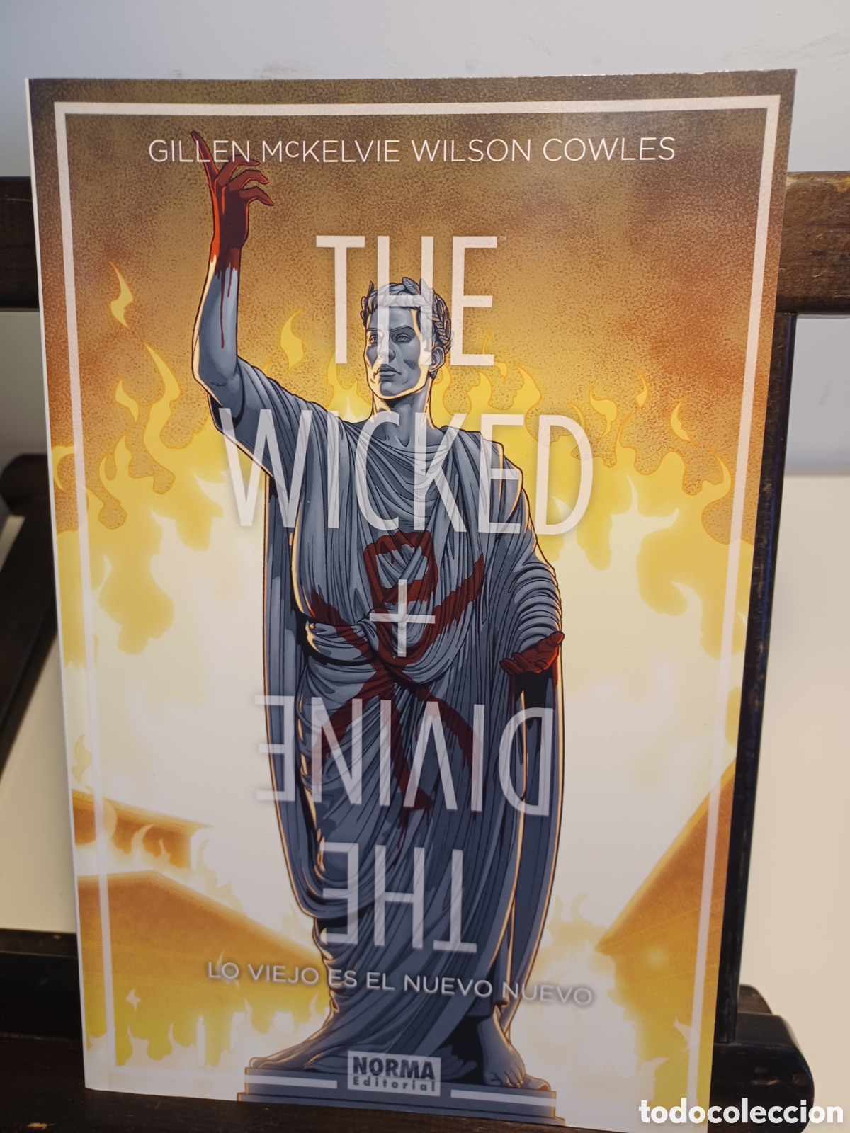 C&oacute;mics: The wicked + the divine 8 Lo viejo es el nuevo nuevo/ Norma/ NUEVO A ESTRENAR