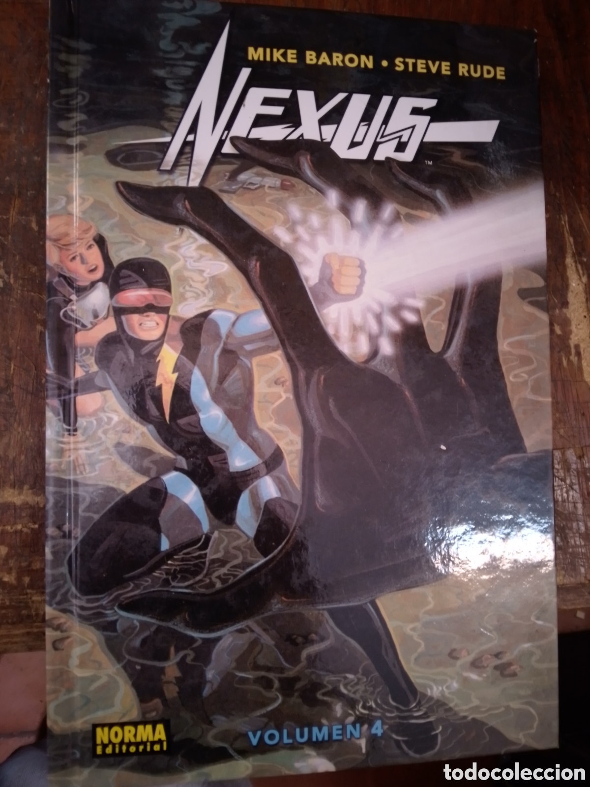 C&oacute;mics: NEXUS. BARON, MIKE - RUDE, STEVE. NORMA EDITORIAL. VOL. 4. 2009