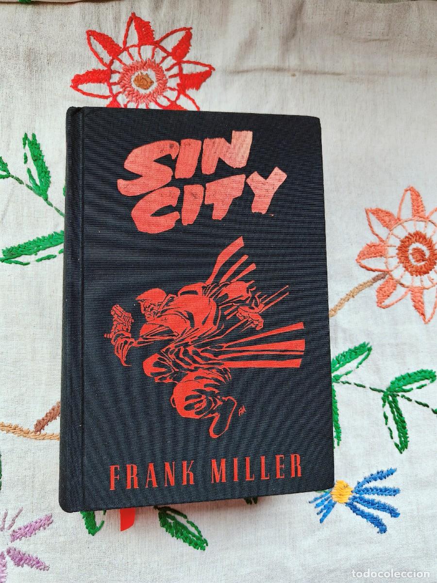 C&oacute;mics: Sin City. Volumen 2. Frank Miller. Norma. Est&aacute; como nuevo.