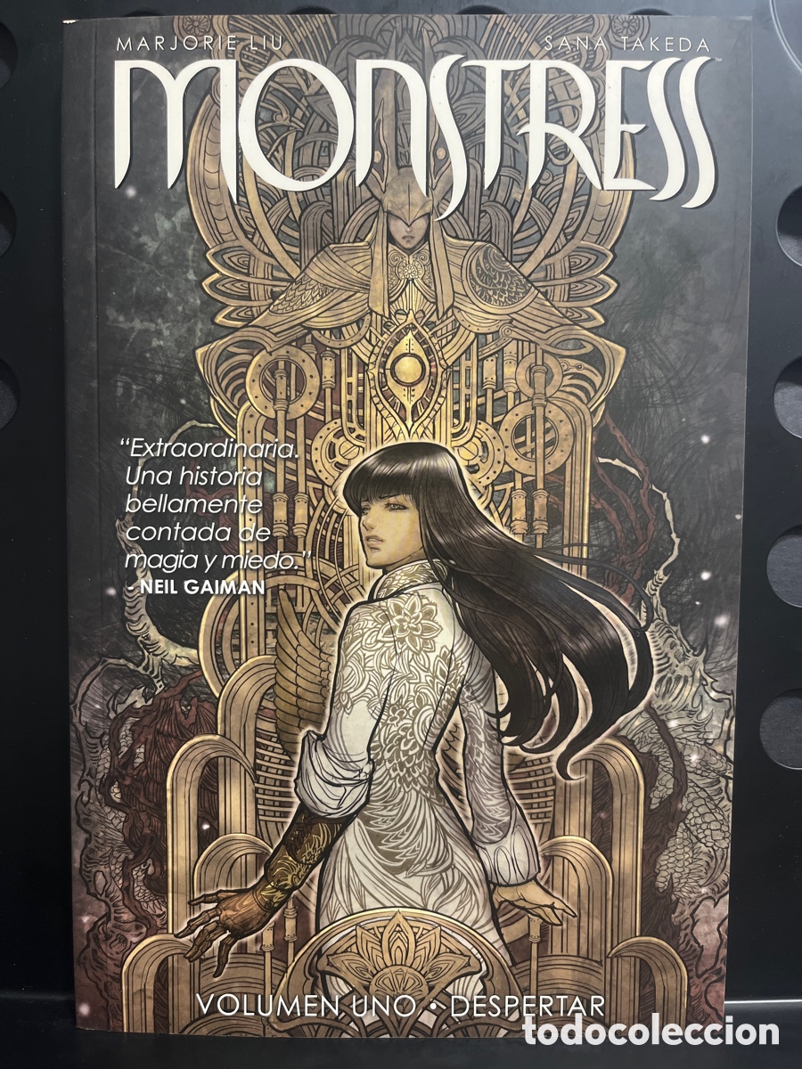 C&oacute;mics: MONSTRESS N.1 VOLUMEN UNO : DESPERTAR de MARJORIE LIU & SANA TAKEDA IMAGE ( 2017/&hellip; )