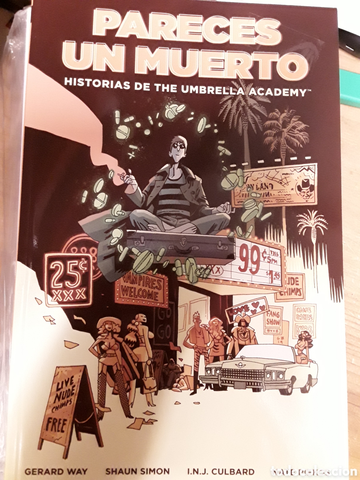 C&oacute;mics: Historias de The Umbrella Academy: Pareces Un Muerto Navidad - Norma editorial