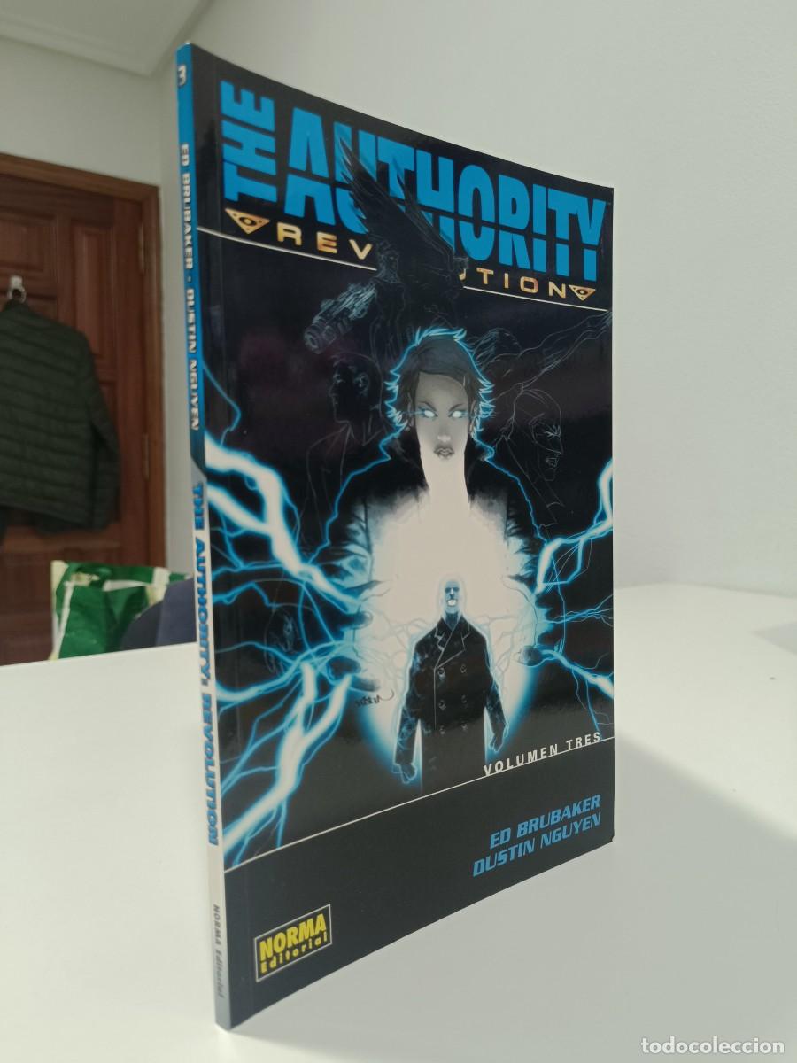 C&oacute;mics: Norma: The Authority: Revolution volumen tres - Ed Brubaker y Dustin Nguyen