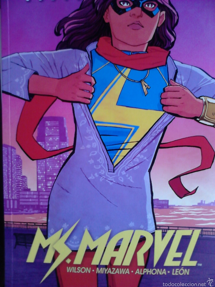 C&oacute;mics: Ms Marvel &rdquo;Superfamosa&rdquo; Tomo 4 - Foto 1