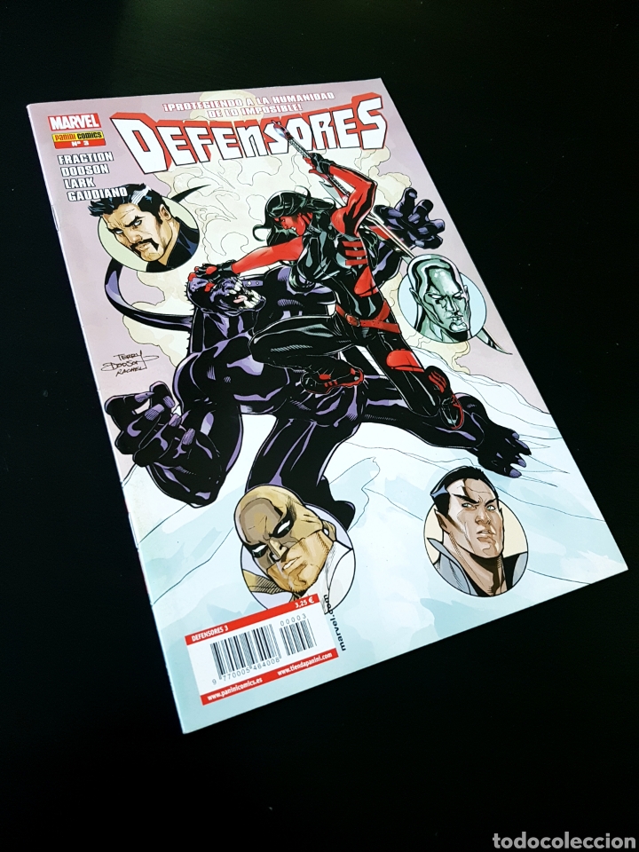 C&oacute;mics: CASI EXCELENTE ESTADO DEFENSORES 3 PANINI - Foto 1