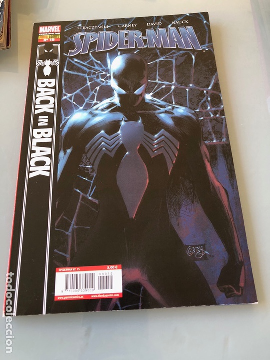 C&oacute;mics: Spiderman N&uacute;m. 15. Bach in black. Panini Comics. - Foto 1