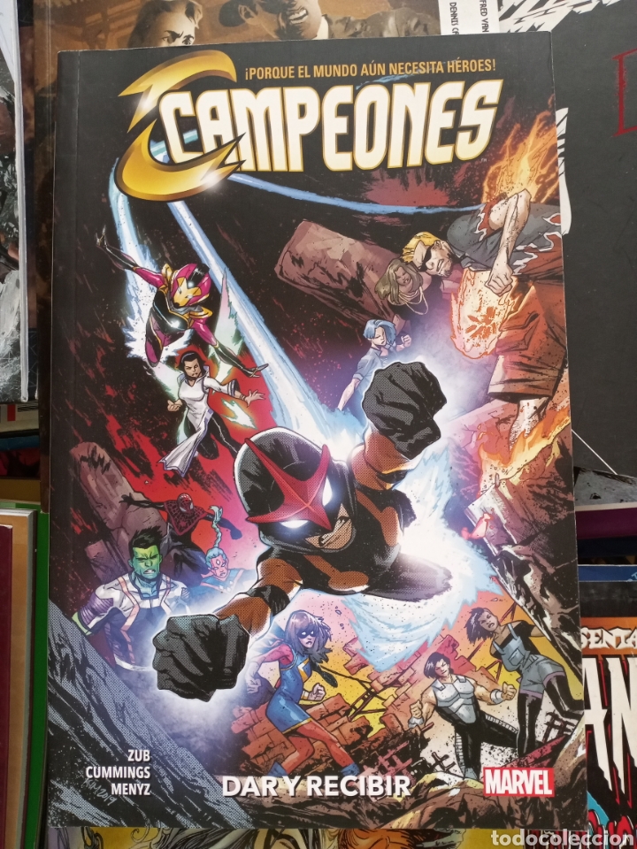 C&oacute;mics: Campeones tomo 2 Dar y recibir cj4 - Foto 1