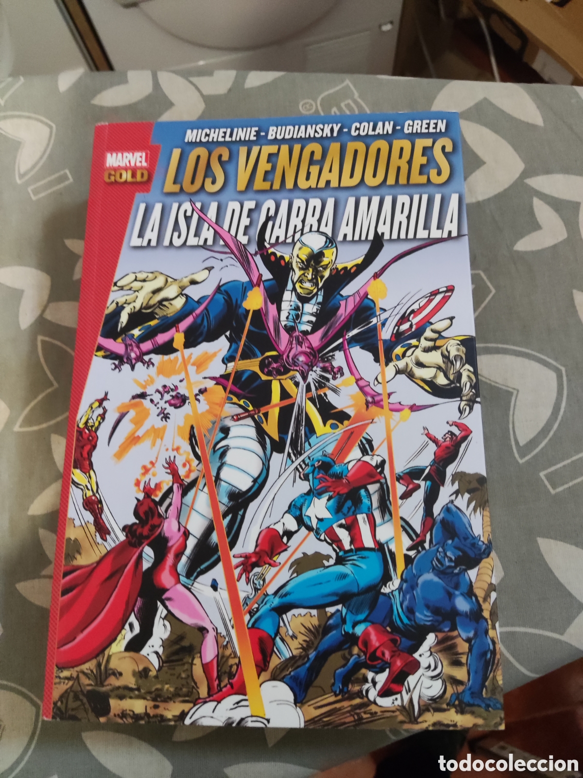 C&oacute;mics: Marvel gold Panini los vengadores la isla de garra amarilla - Foto 1