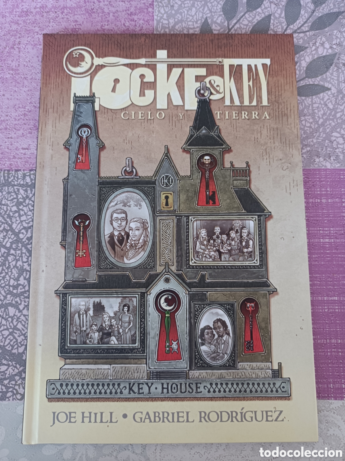 C&oacute;mics: Locke & Key - cielo y tierra - Foto 1