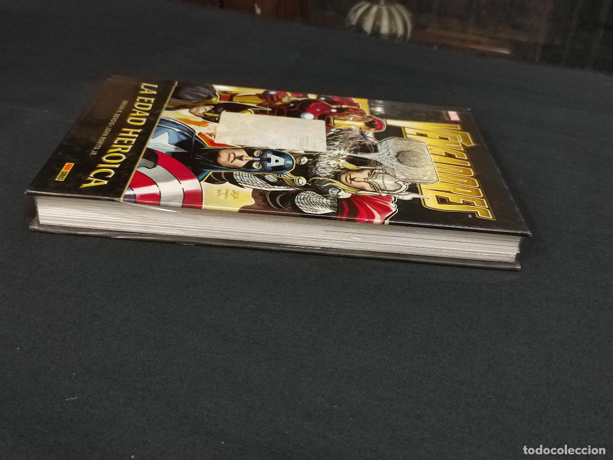 C&oacute;mics: PRECINTADO - MARVEL DELUXE - LOS VENGADORES - LA EDAD HEROICA - PANINI - - Foto 4