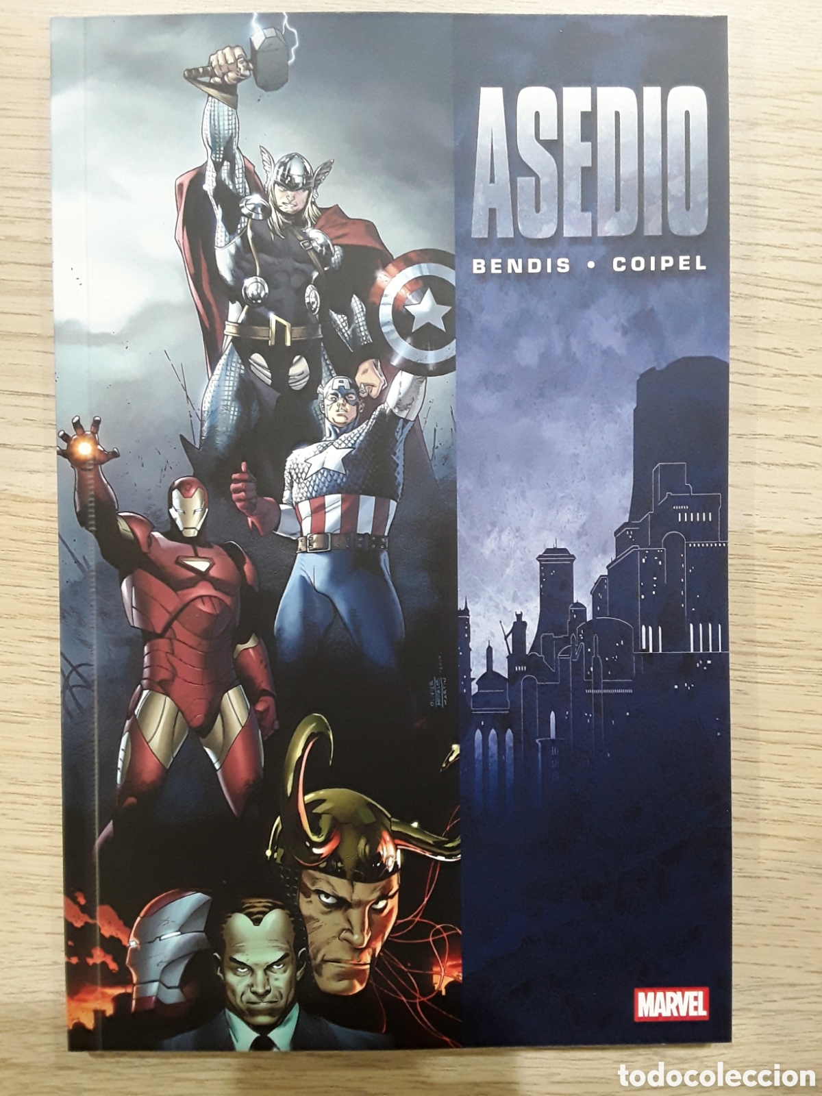 C&oacute;mics: Marvel essentials 25. Asedio - Bendis, Coipel - Panini / Marvel - Foto 1