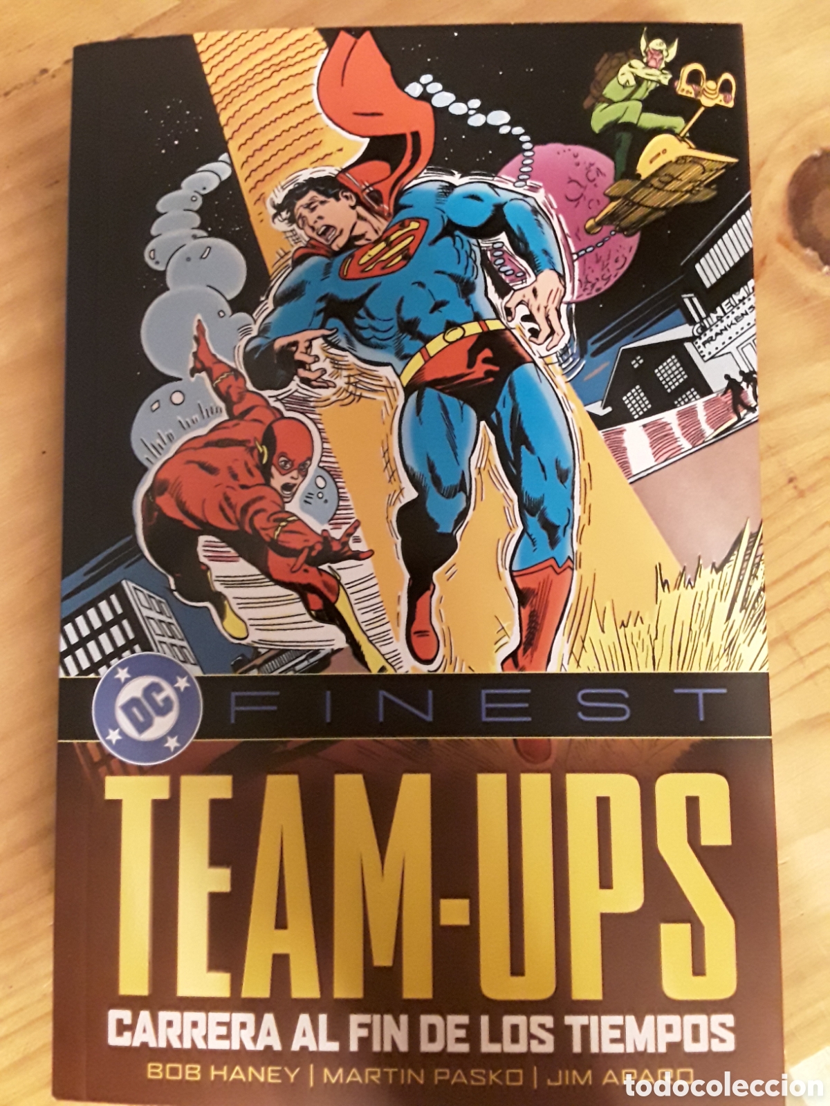 C&oacute;mics: DC Finest Team-Ups Carrera al fin de los tiempos - Panini / DC - Foto 1