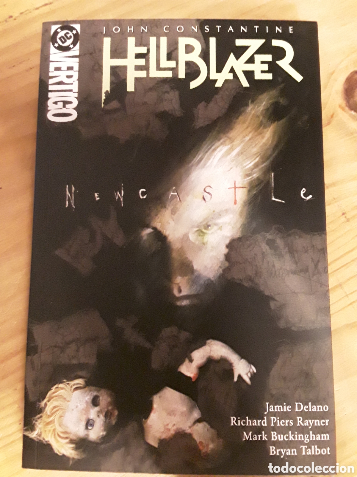 C&oacute;mics: Biblioteca Vertigo. John Constantine: Hellblazer 3 - Delano, Rayner, Buckingham, Talbot - DC - Foto 1