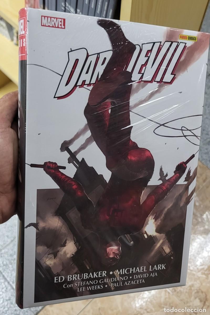 C&oacute;mics: DAREDEVIL de ED BRUBAKER y MICHAEL LARK N&ordm; 1 / MARVEL OMNIBUS / MARVEL - PANINI - Foto 1