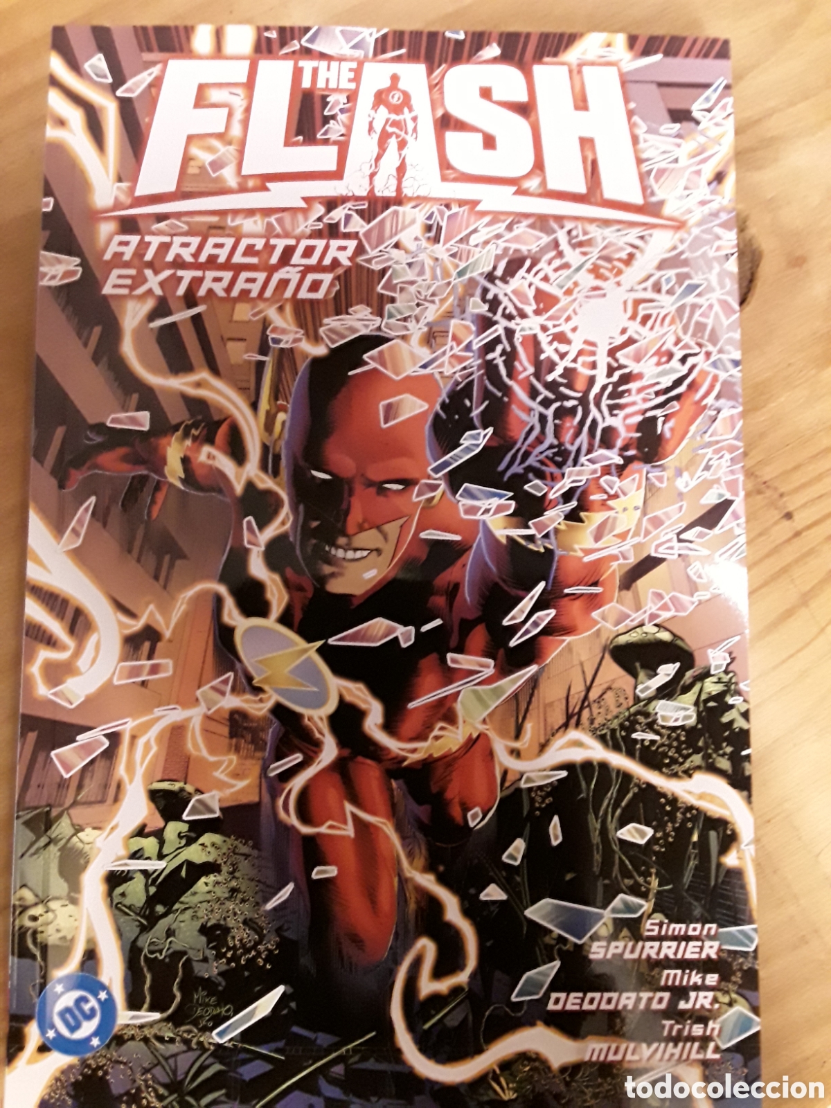C&oacute;mics: DC Premiere. Amanecer de DC. The Flash 1. Atractor extra&ntilde;o - Panini / DC - Foto 1