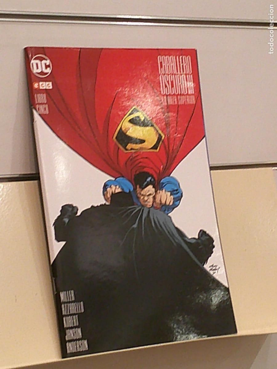 C&oacute;mics: CABALLERO OSCURO III LA RAZA SUPERIOR LIBRO CINCO FRANK MILLER DC - ECC - Foto 1