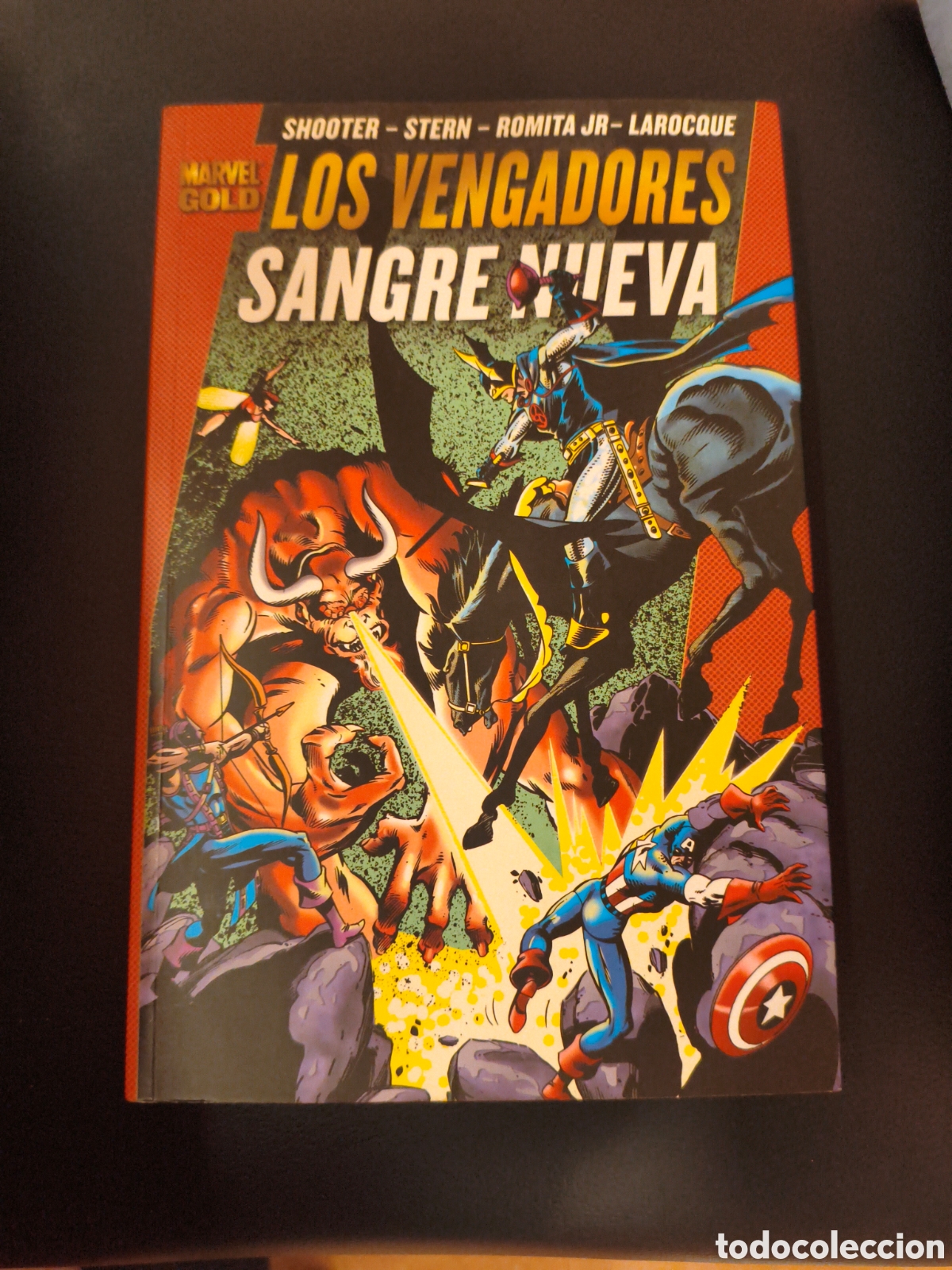 C&oacute;mics: Marvel gold poderosos vengadores Panini sangre nueva - Foto 1